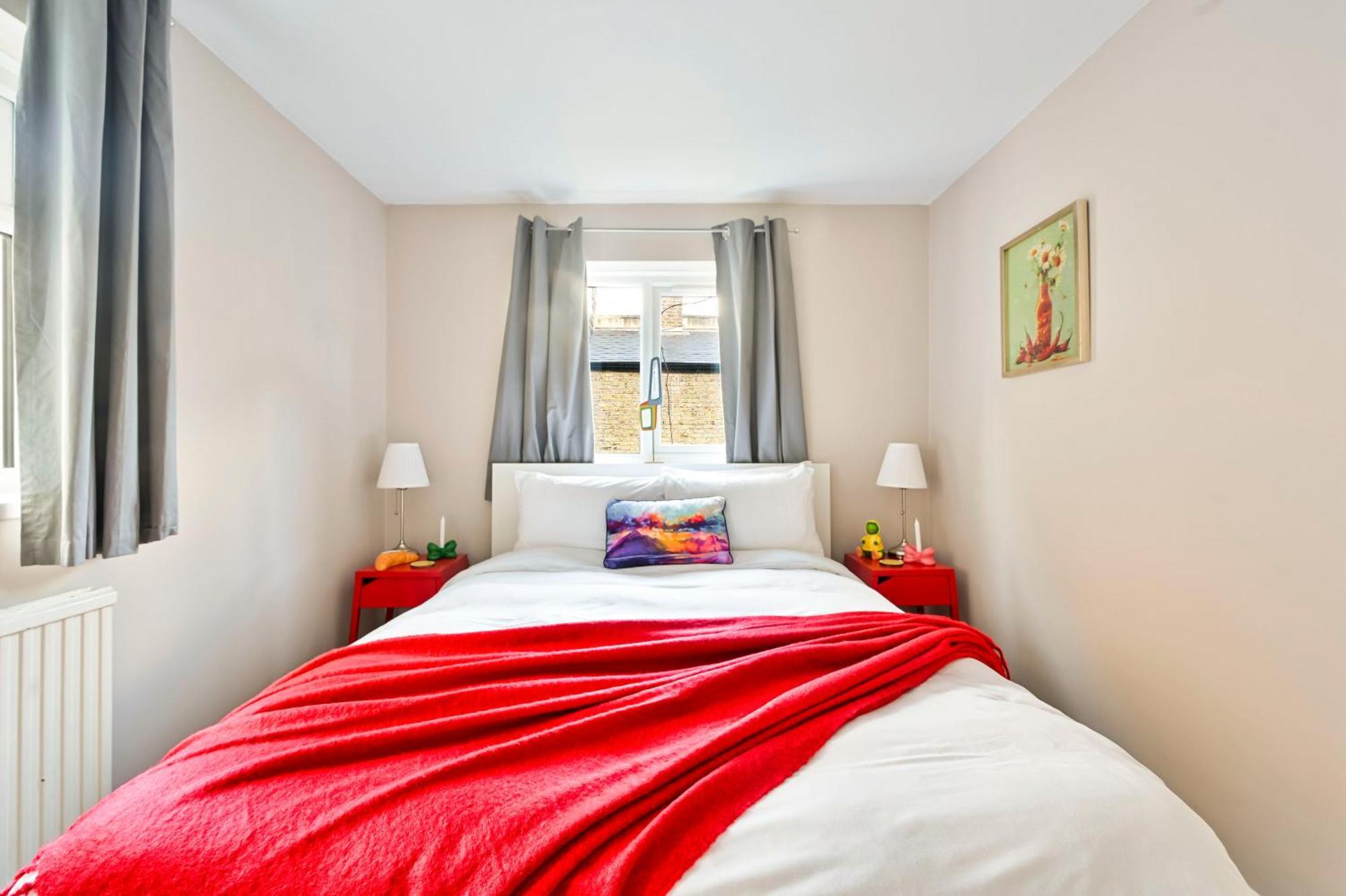 Newly Renovated 2-3 Bed Flat In Fulham By The Thames